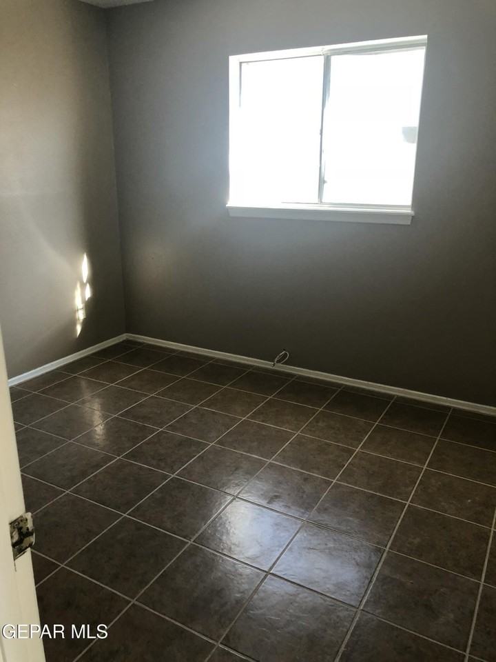 8614 Mettler Dr - Photo 4 of 5