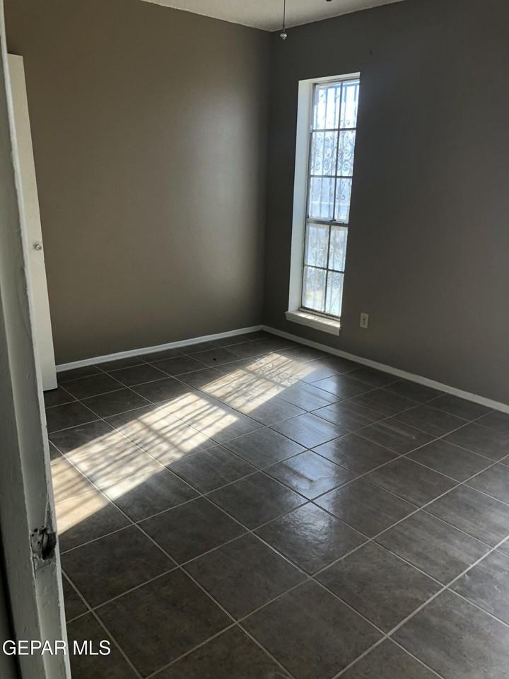 8614 Mettler Dr - Photo 5 of 5