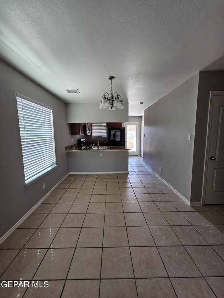 4017 Hueco Land Ln - Photo 6 of 38