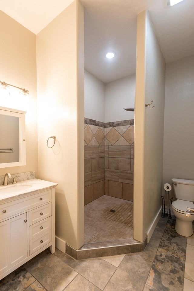 819 1st Avenue South - Photo 4 of 6