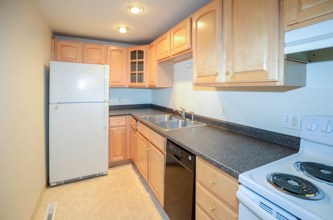 71 GROVE STREET - Photo 3 of 24
