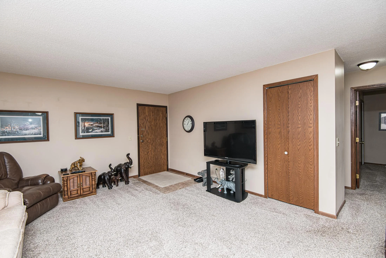 West Willow 1901 26th Ave NW - Photo 3 of 17