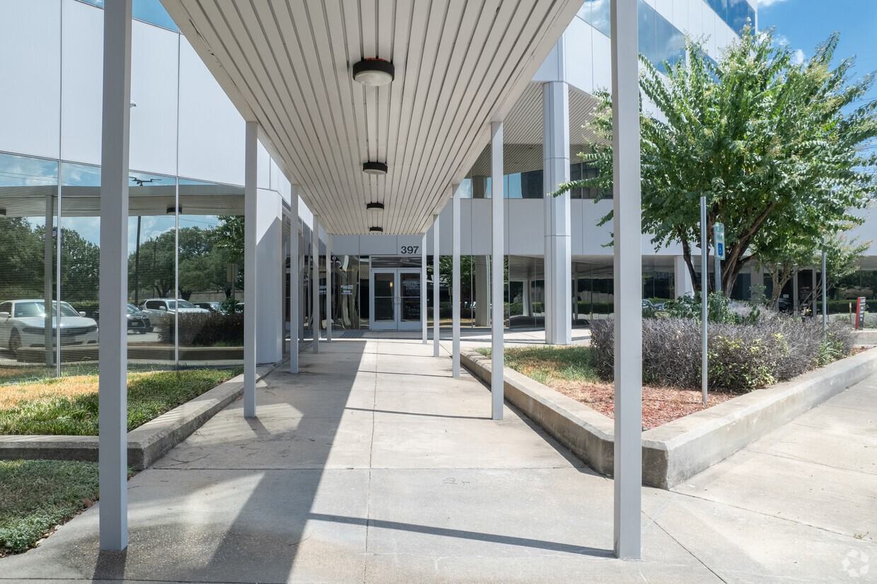397 N Sam Houston Pkwy W #110 - Photo 4 of 15