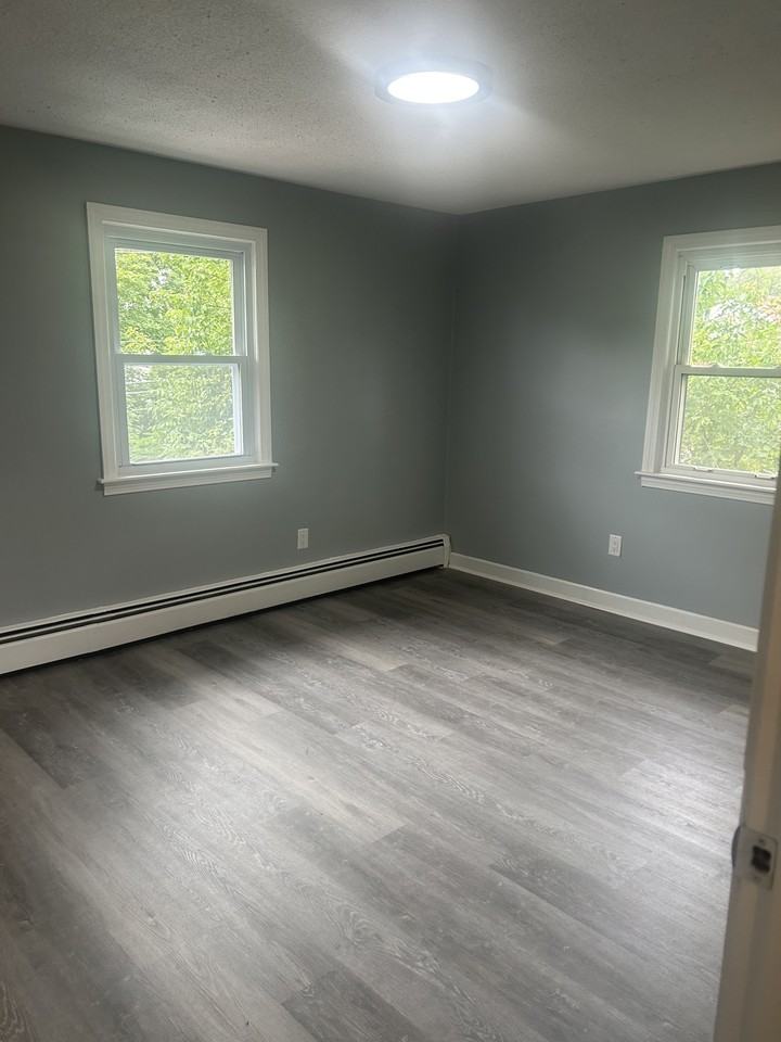 330 Mechanic Street - Photo 4 of 10