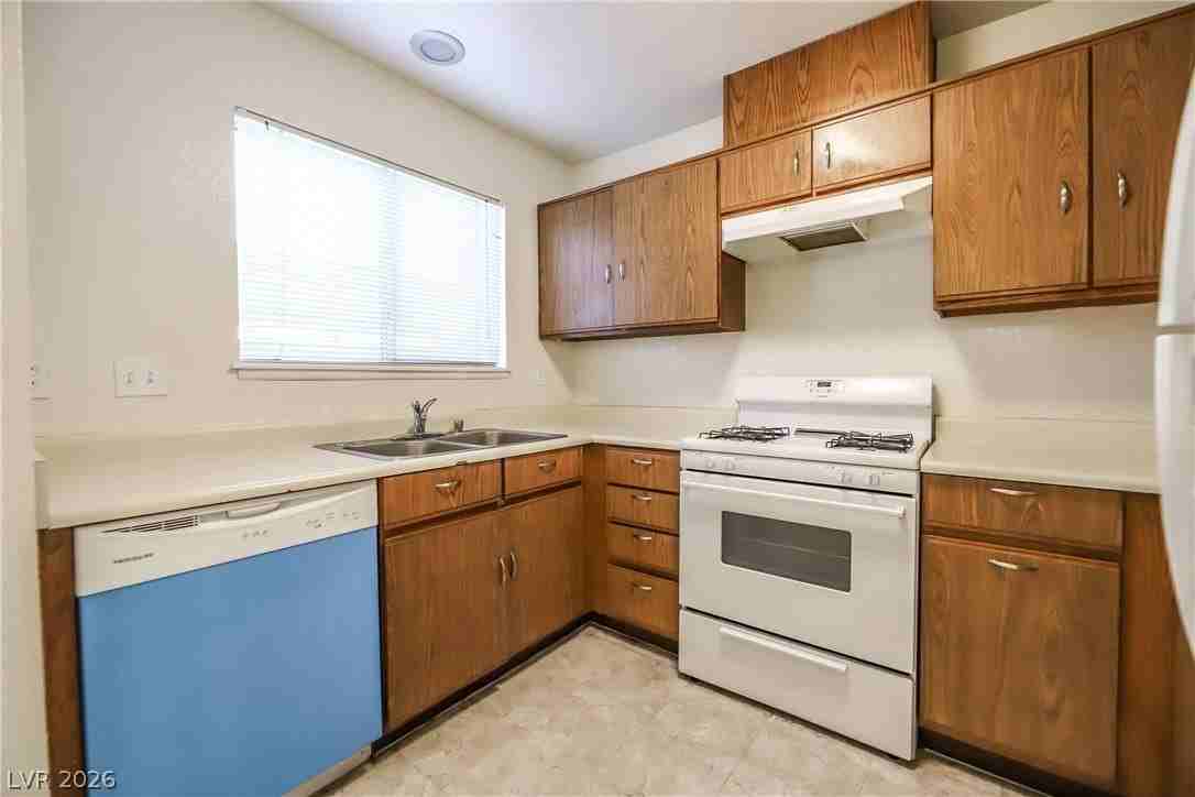 566 Kristin Ln - Photo 6 of 16