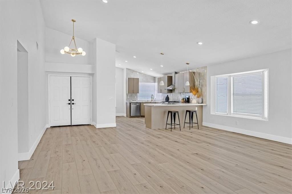 8 Barton Spring Cir - Photo 3 of 32