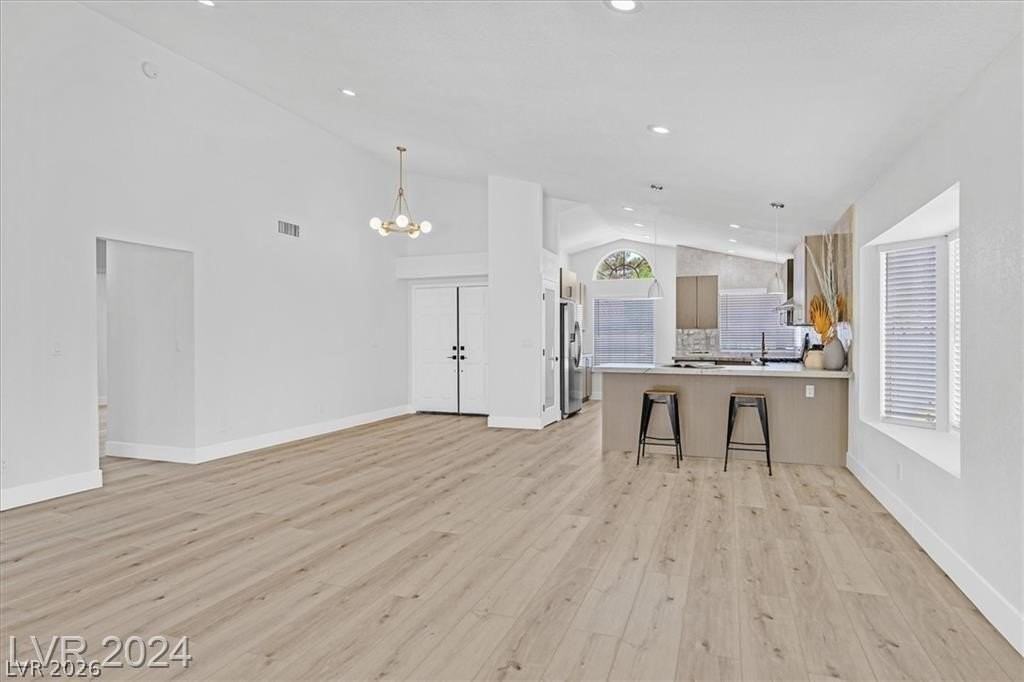 8 Barton Spring Cir - Photo 5 of 32