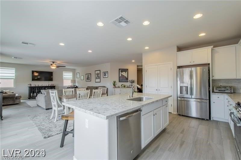 829 Lower Lake Ct - Photo 4 of 31