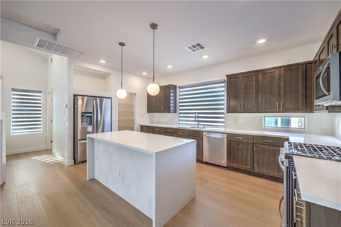 8144 Monsoon Bay St - Photo 7 of 39