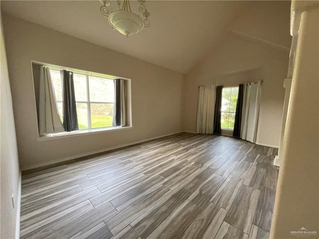 2515 Dove Ave - Photo 4 of 22