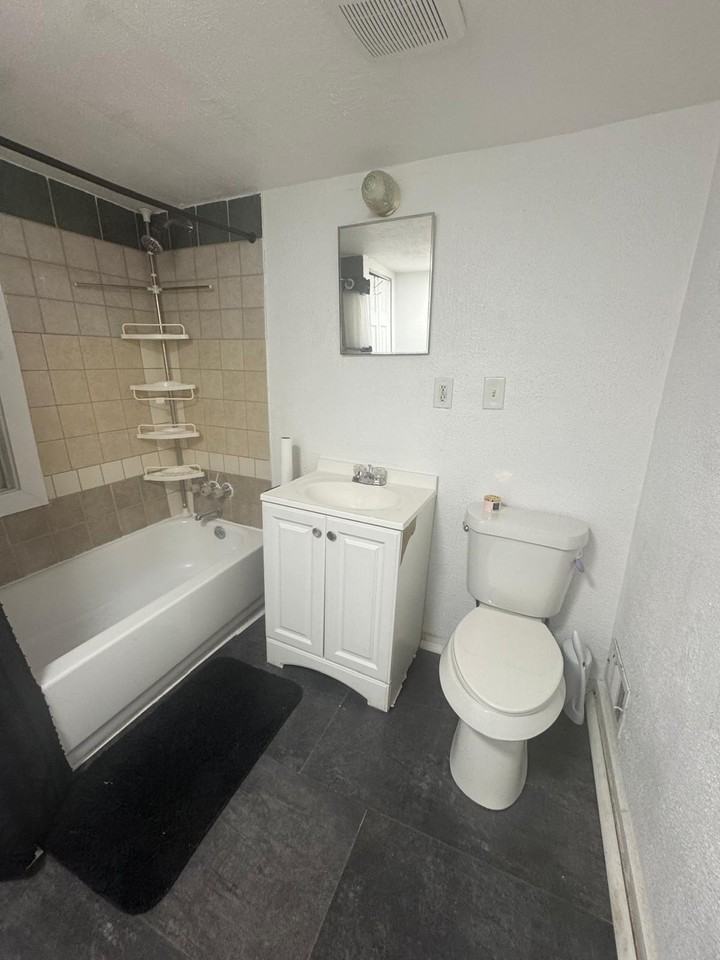 455 Irwin Ave - Photo 4 of 11