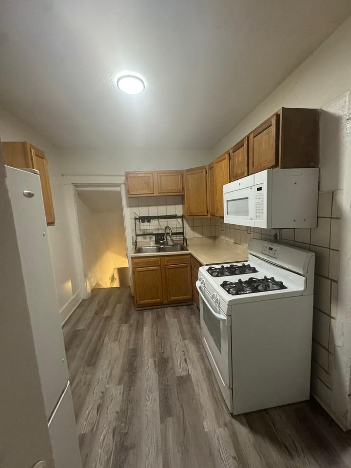 455 Irwin Ave - Photo 6 of 11