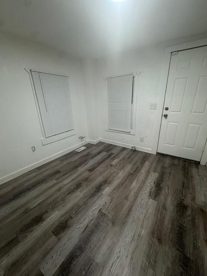 455 Irwin Ave - Photo 7 of 11