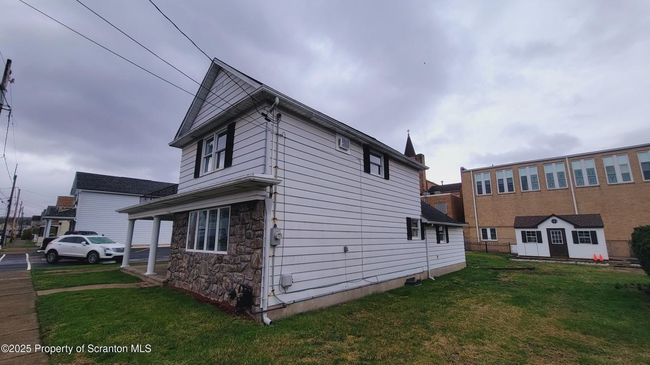 114 Dickson St - Photo 3 of 30