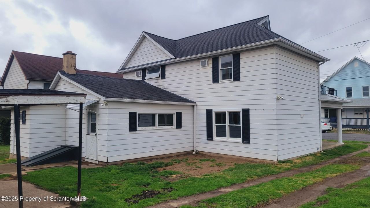 114 Dickson St - Photo 4 of 30
