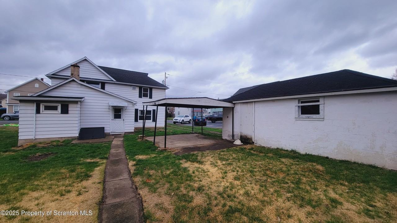 114 Dickson St - Photo 6 of 30