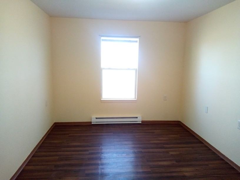 New Eastlawn Apartments - Photo 4 of 18