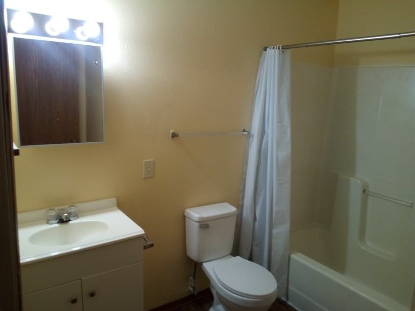 New Eastlawn Apartments - Photo 7 of 18