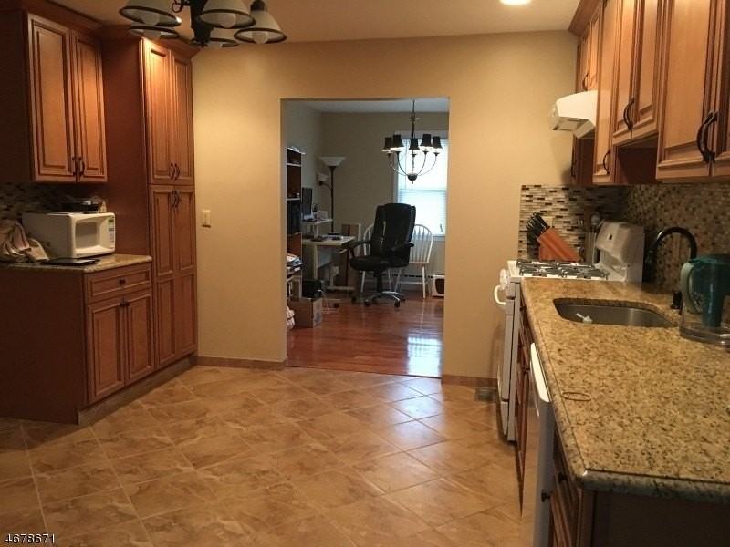 503 Downer St - Photo 5 of 9