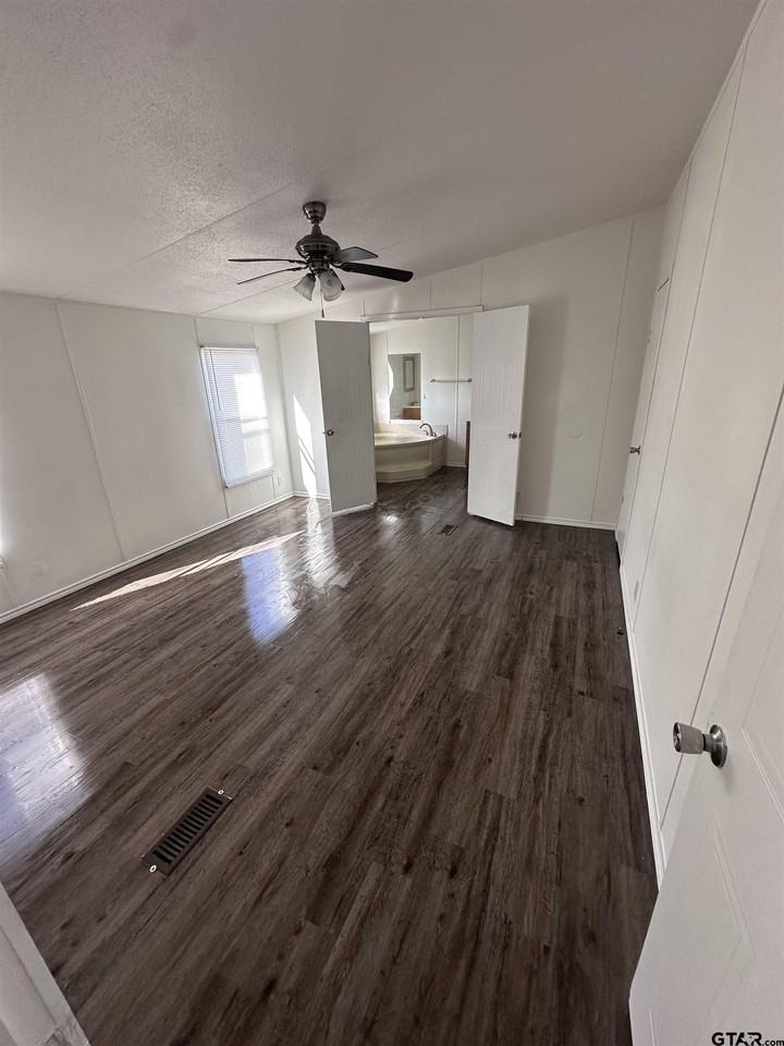 12847 Fm 2710 - Photo 3 of 9