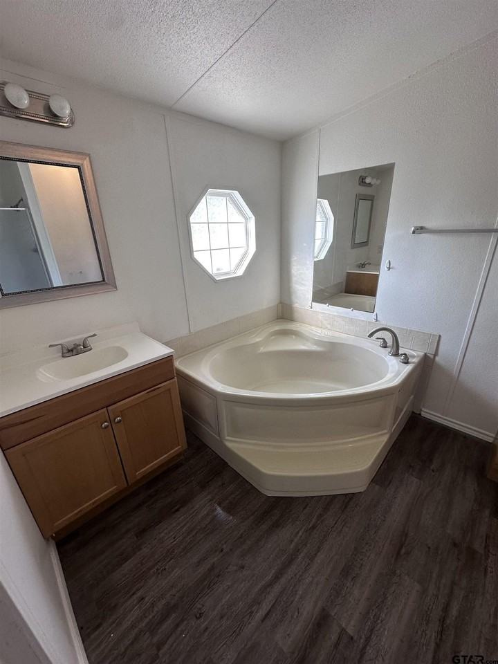 12847 Fm 2710 - Photo 4 of 9