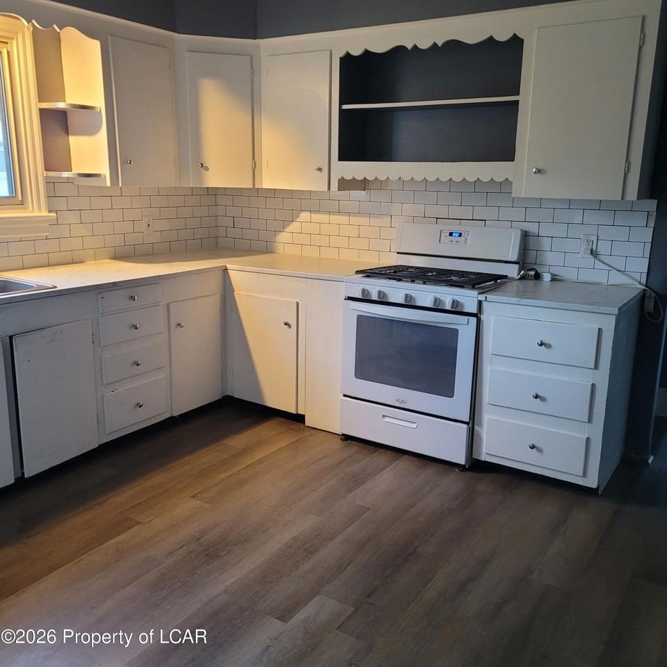 463 2nd St - Photo 2 of 16