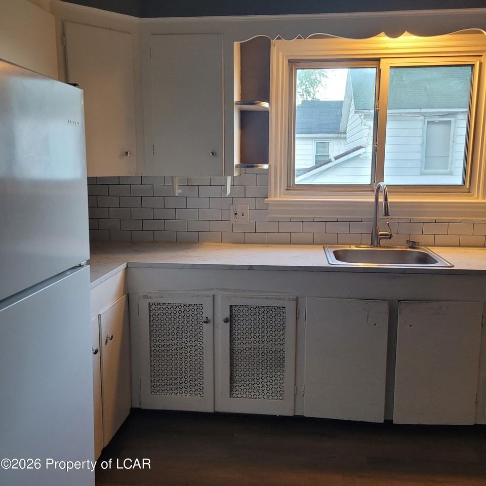 463 2nd St - Photo 3 of 16
