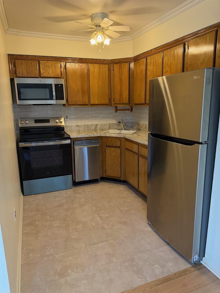 729 10th St #3D - Photo 3 of 7