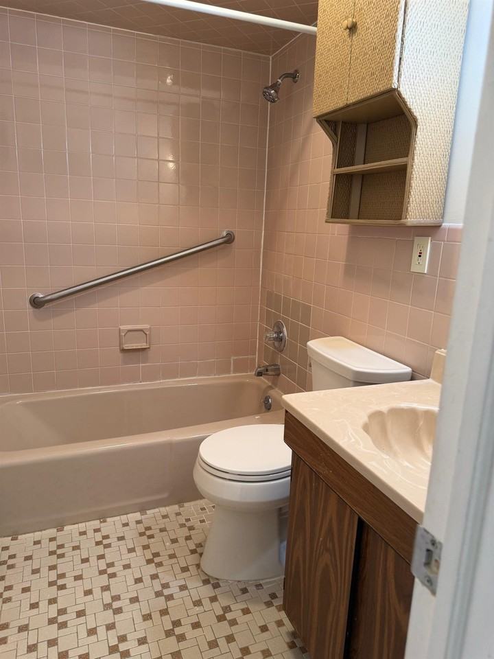 729 10th St #3D - Photo 4 of 7