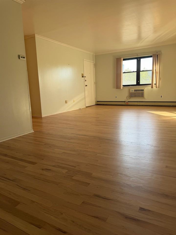 729 10th St #3D - Photo 7 of 7