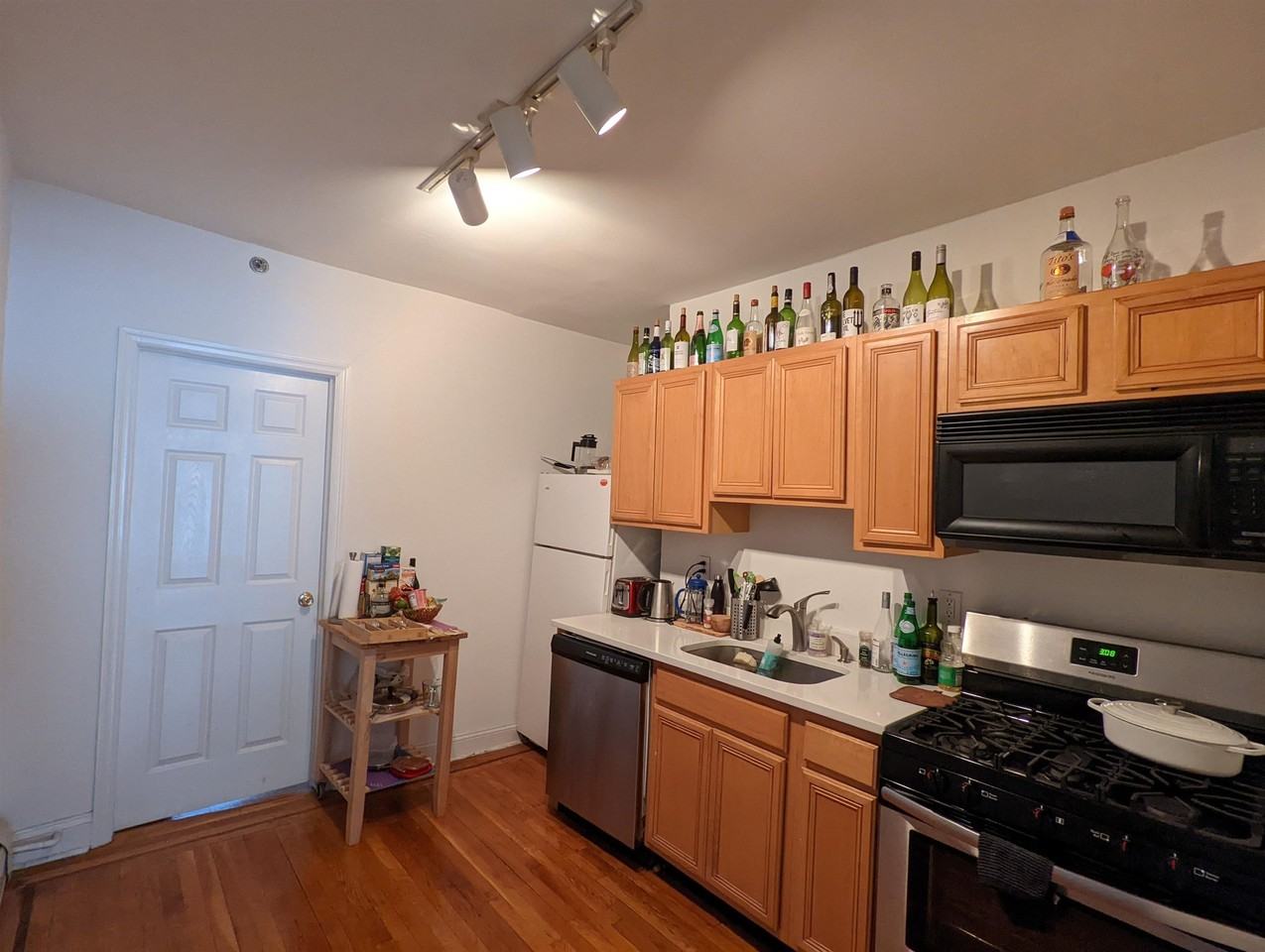 403 Washington St #3 - Photo 4 of 12