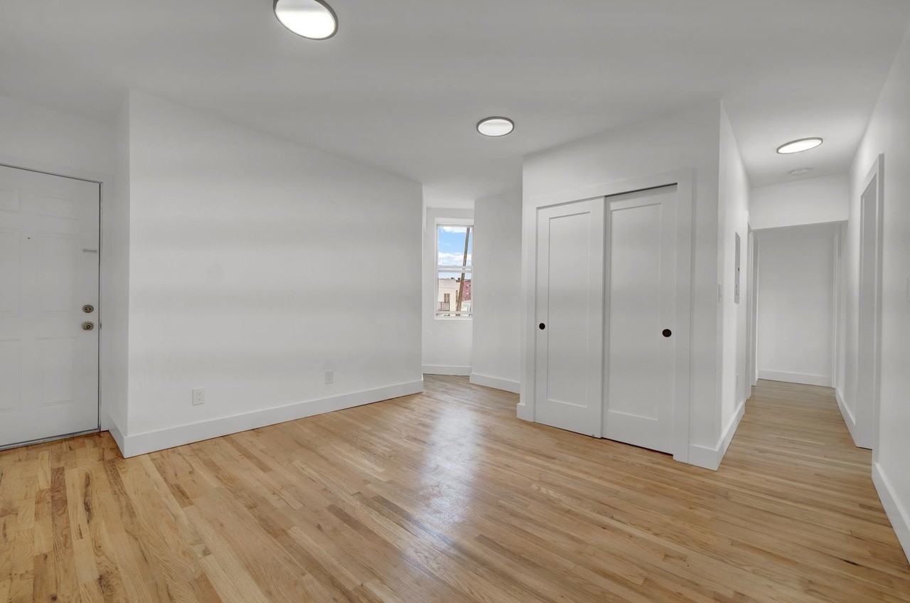 163 3rd St #14 - Photo 3 of 16