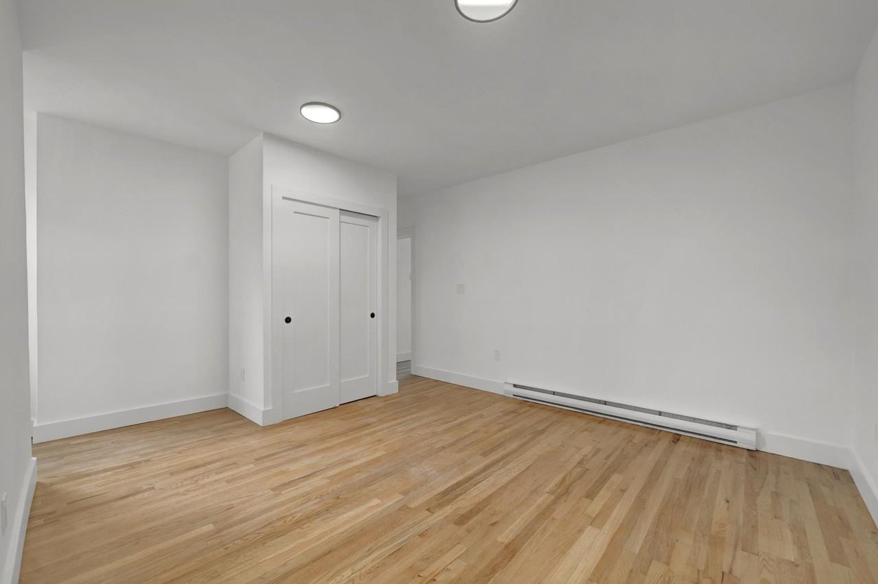 163 3rd St #14 - Photo 4 of 16