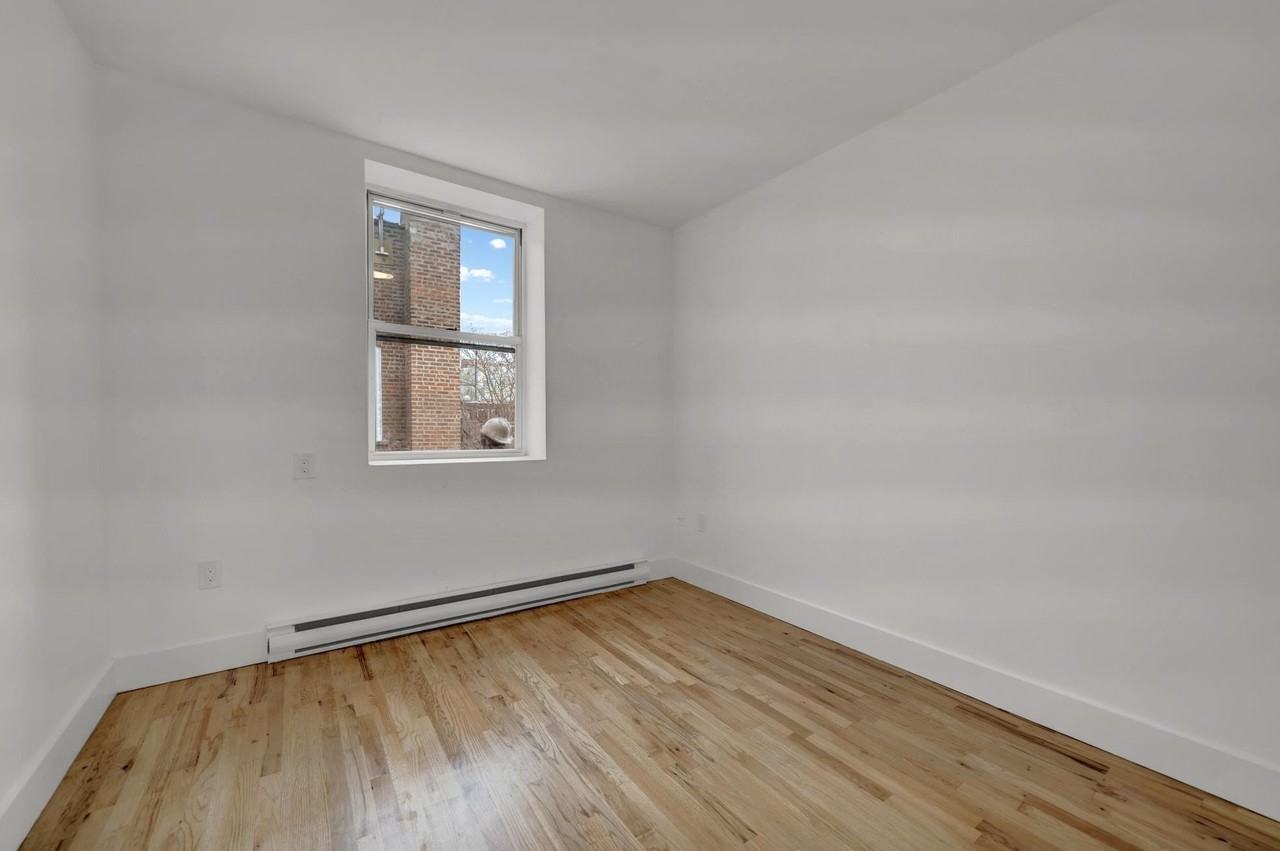 163 3rd St #14 - Photo 7 of 16