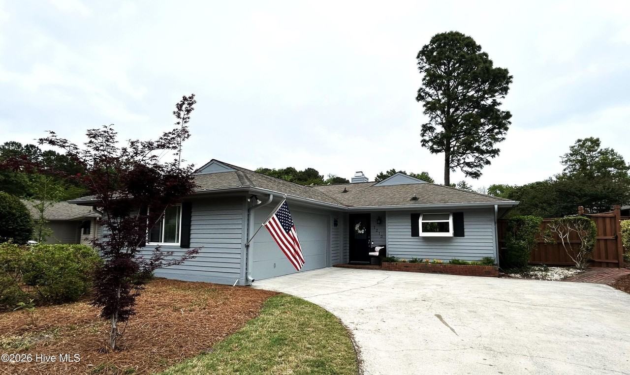 1213 Bayside Cir W