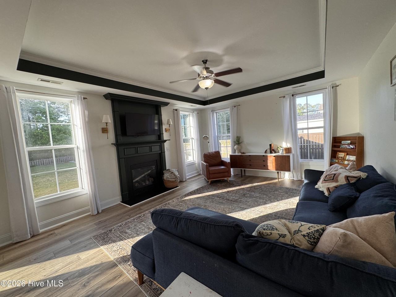 421 Wolfe Ln - Photo 4 of 24
