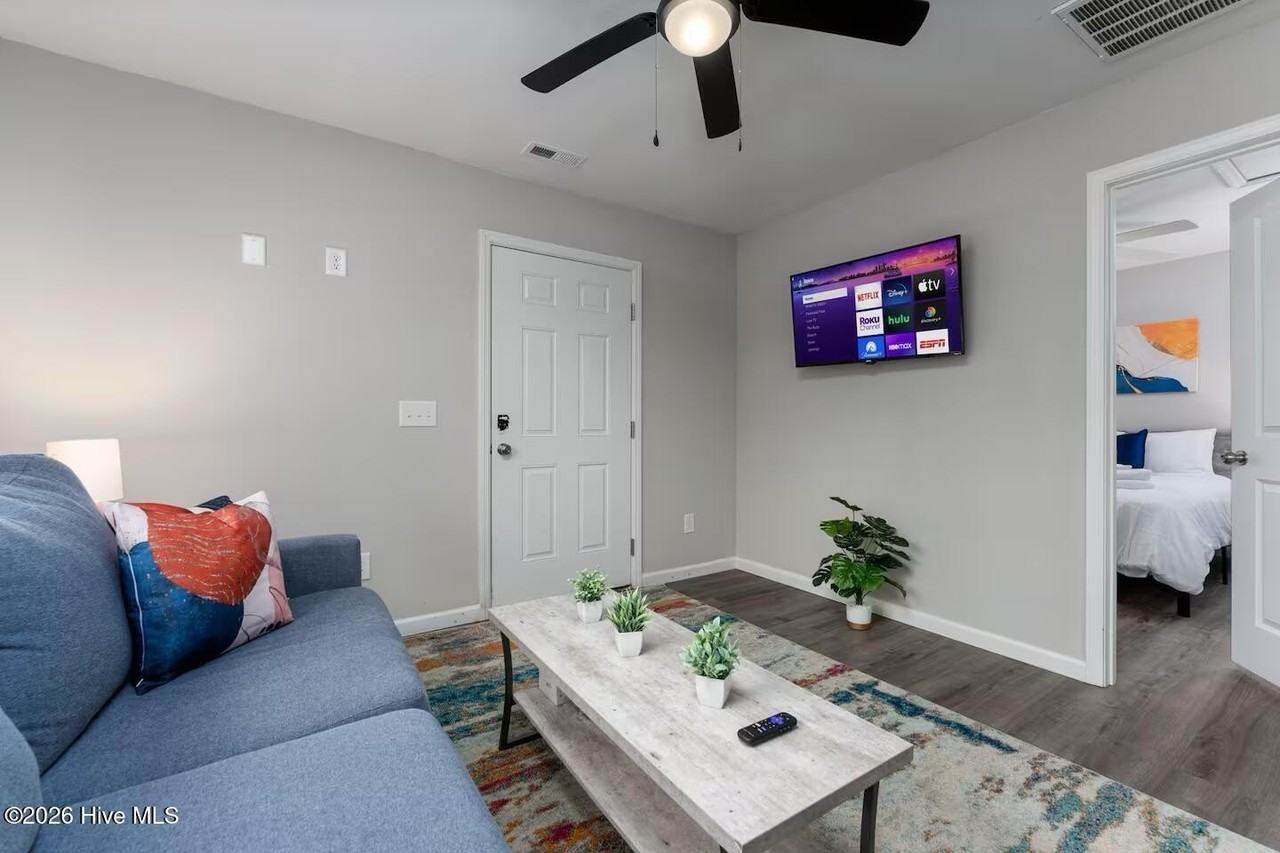 232 Jordan Ln #A - Photo 4 of 17