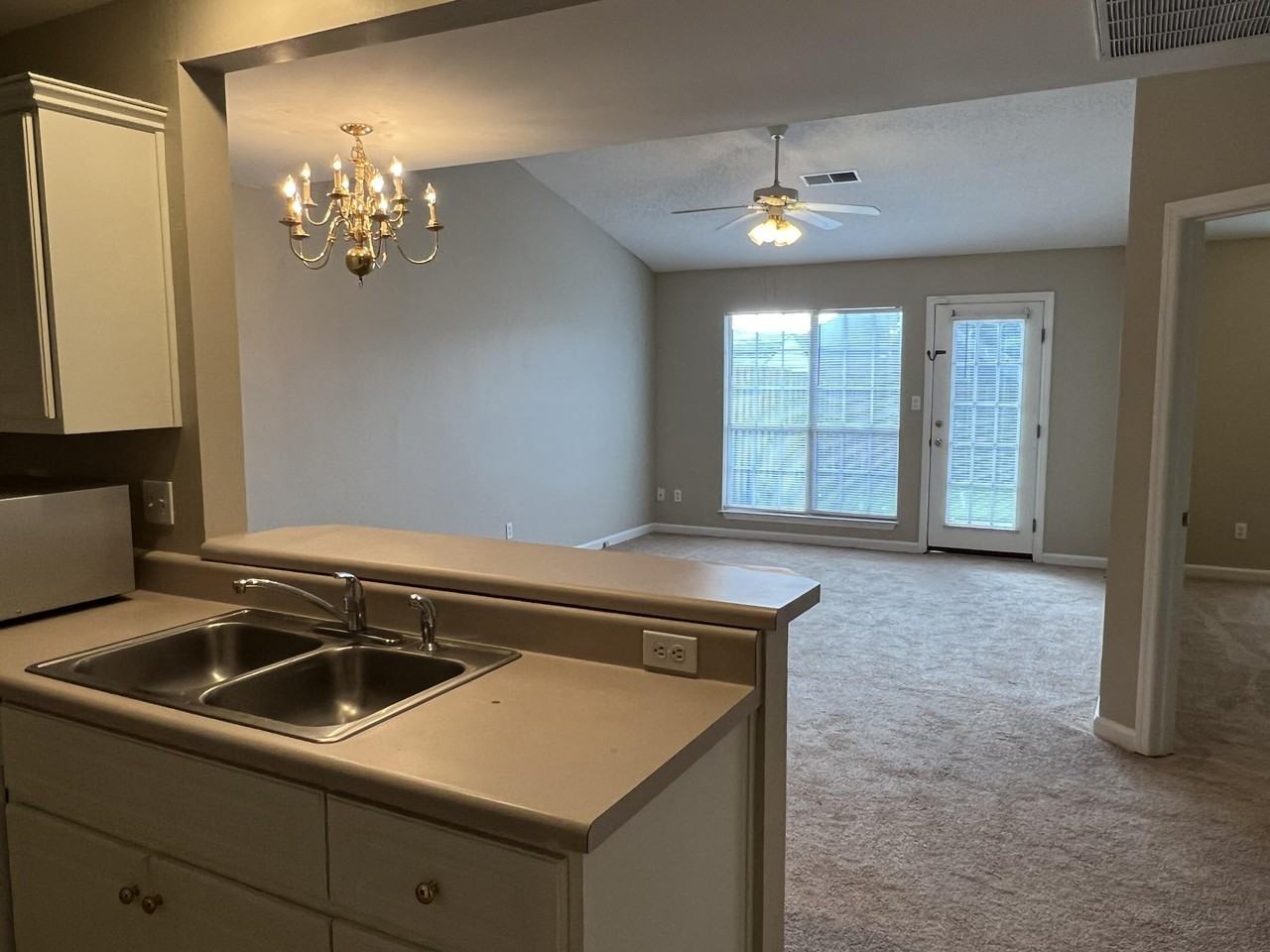 17 Macaulay Pl - Photo 3 of 25