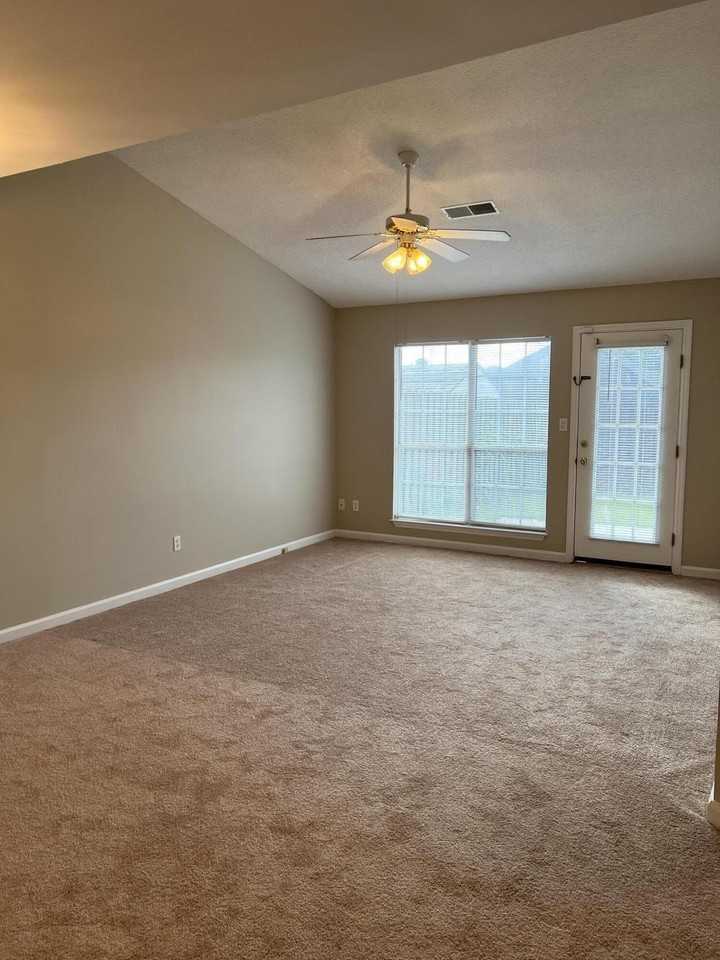 17 Macaulay Pl - Photo 4 of 25