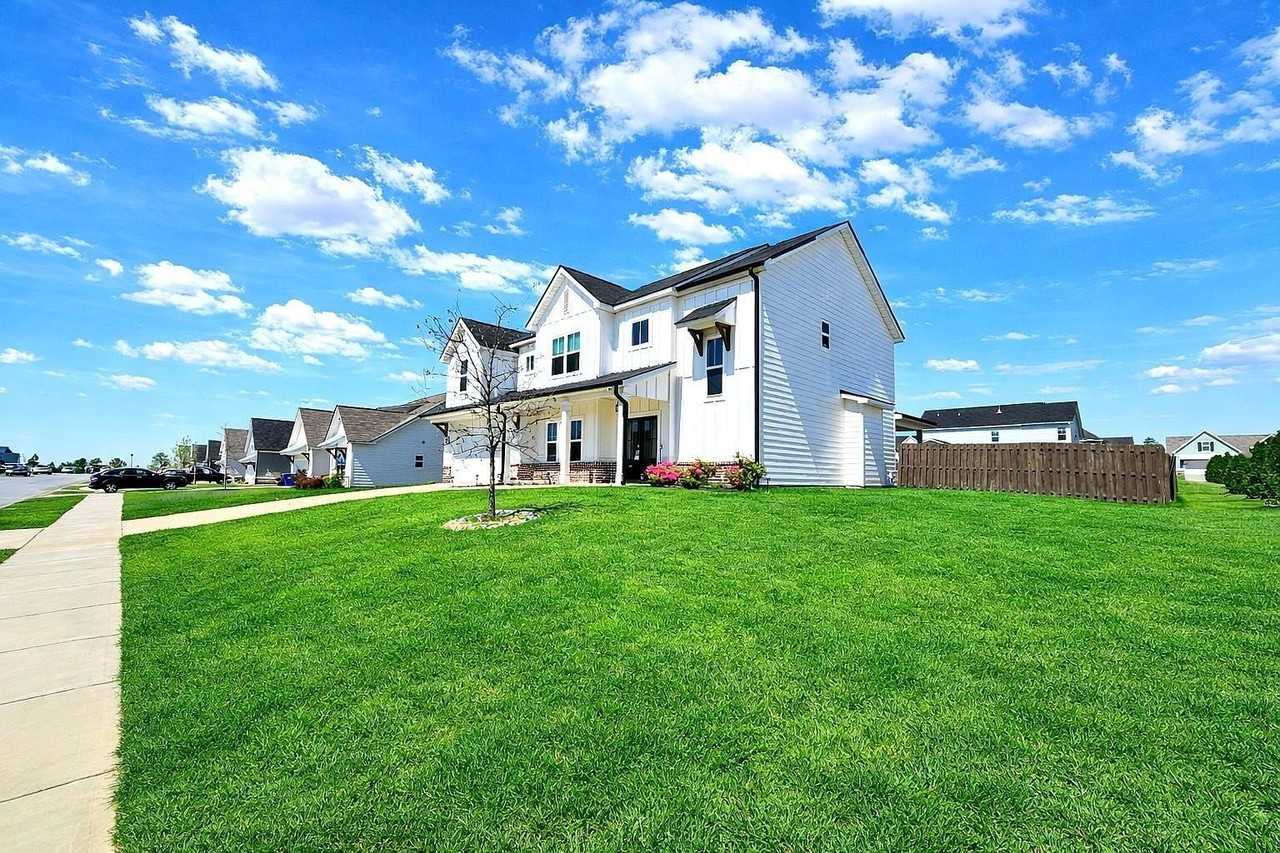 7028 Kingfisher Pass - Photo 2 of 21