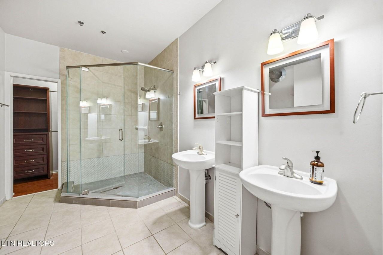 440 Walnut St #303 - Photo 6 of 35