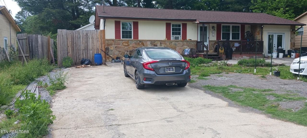 1029 Morrow Rd - Photo 2 of 8