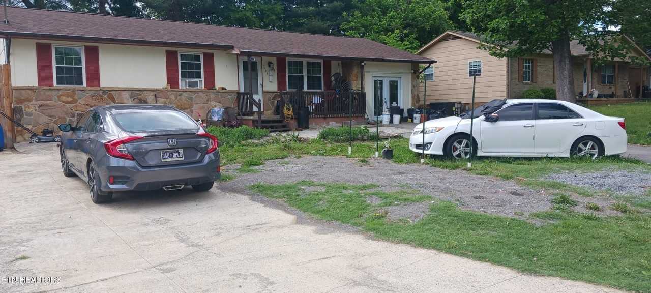 1029 Morrow Rd - Photo 3 of 8