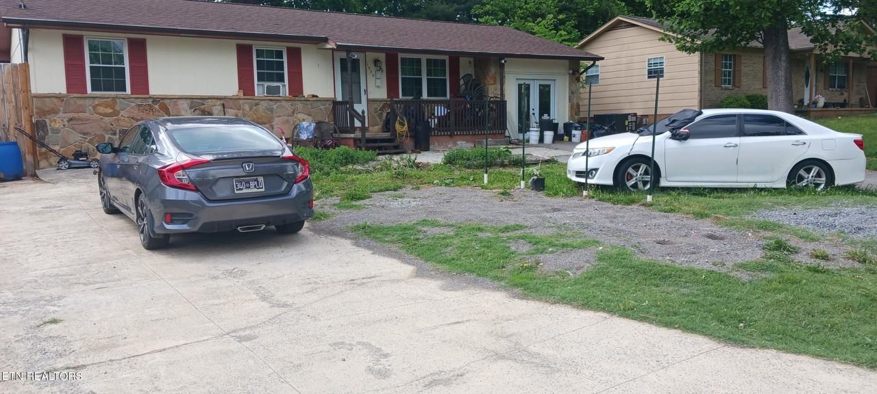 1029 Morrow Rd - Photo 4 of 8