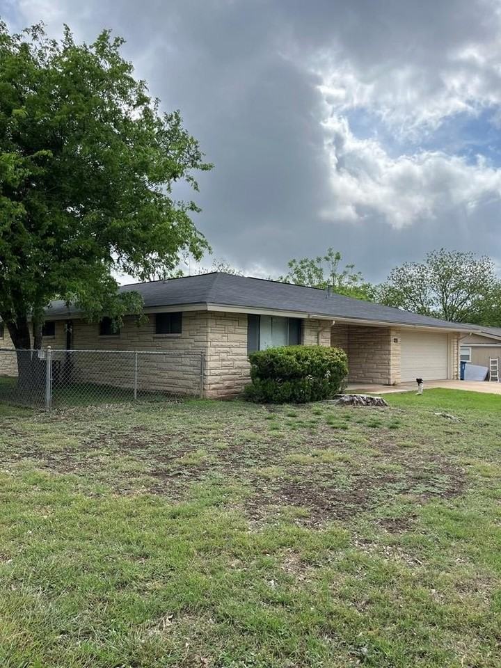 612 Bluebonnet Dr - Photo 3 of 14