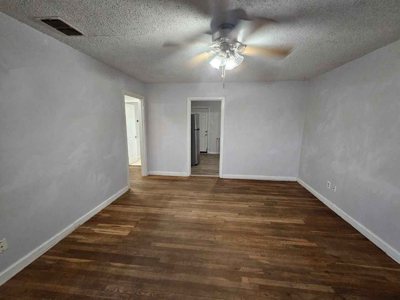 2011 35th St - Photo 3 of 8