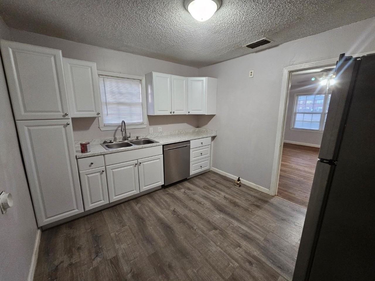 2011 35th St - Photo 4 of 8