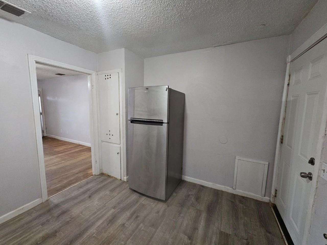 2011 35th St - Photo 5 of 8