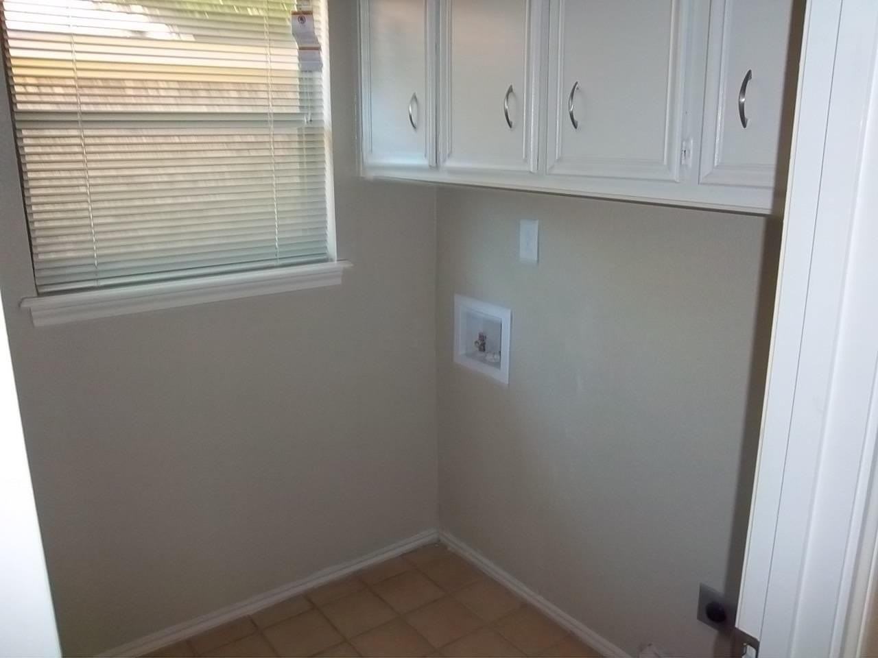 4819 73rd St - Photo 6 of 24