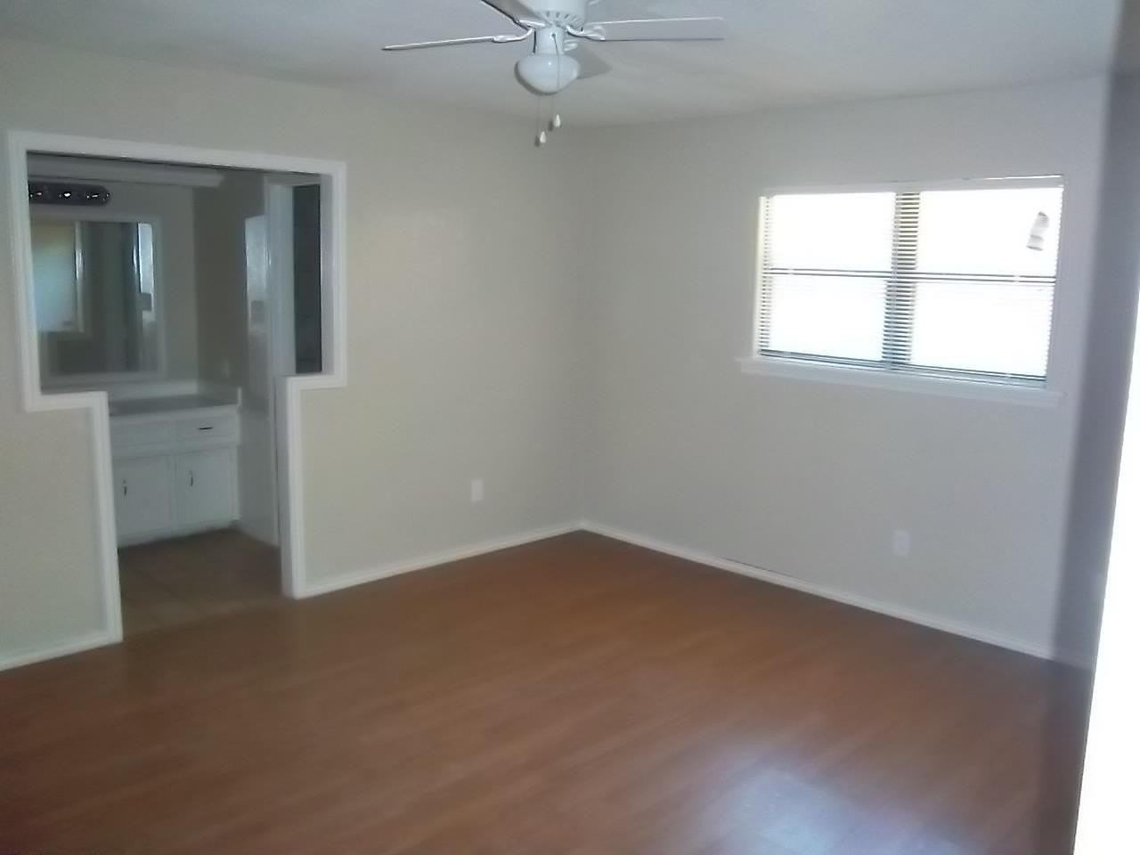 4819 73rd St - Photo 7 of 24